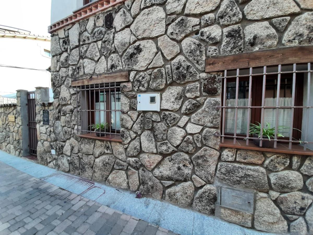 Casa Con Patio Y Chimenea En Piedralaves Villa Exterior photo